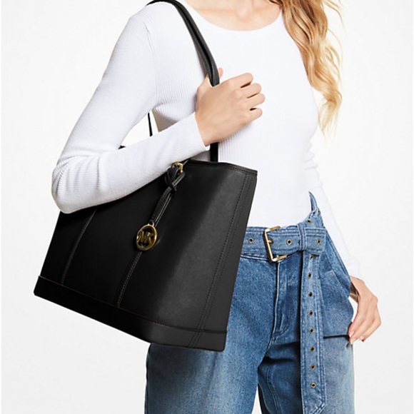 Black Jet Set Travel Large Saffiano Leather Tote - Picture 8 of 10